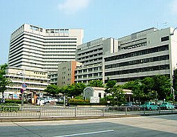 名古屋市立大学病院。 名古屋市瑞穂区、文教地域の中枢。
